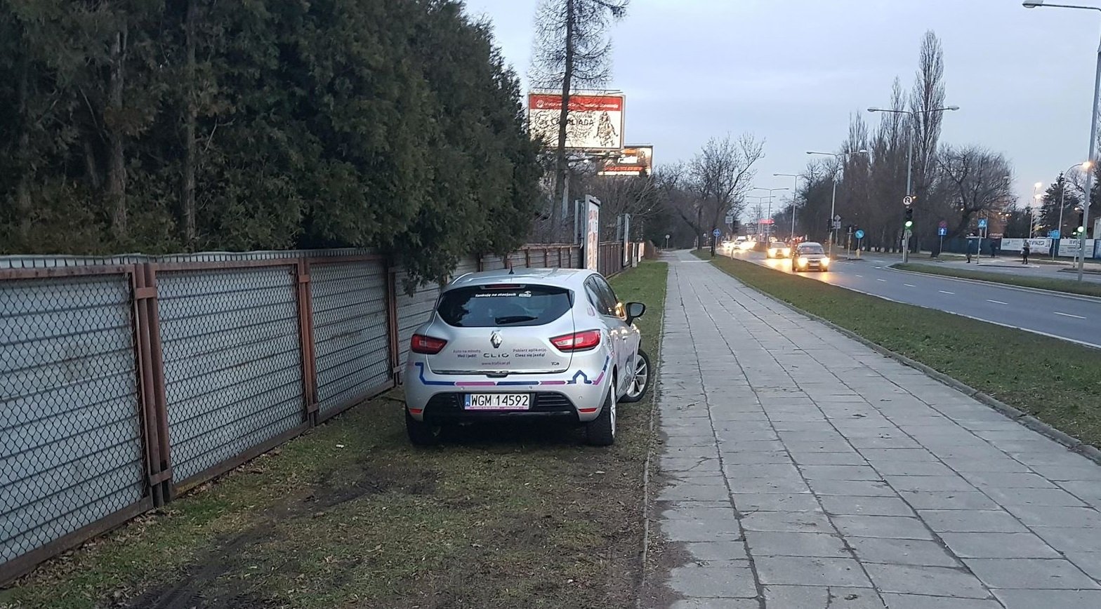 Read more about the article Carsharing zmienia Warszawę. Ale parkowanie do poprawy.