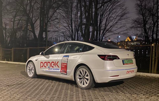 Read more about the article Tesla nr 2 wjeżdża do Panka. <br>A tak naprawdę to „3”.