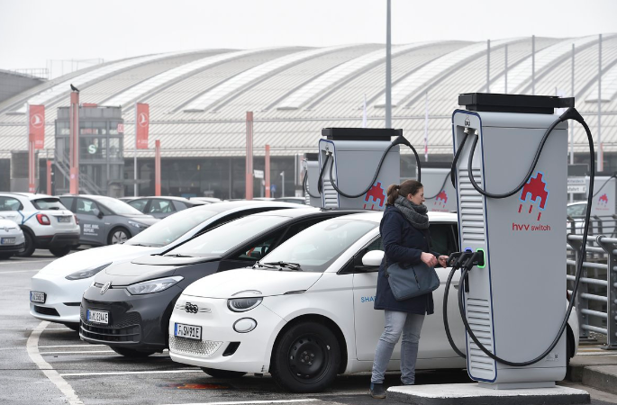 Read more about the article Największy „hub” elektrycznego car-sharingu stanął w Hamburgu.