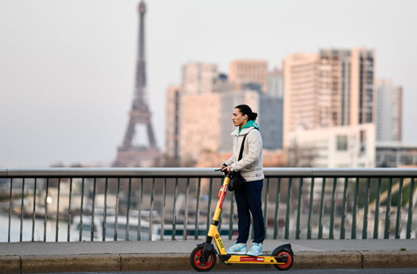 Read more about the article Paryż bez hulajnóg na minuty. Czy nadchodzi nowy trend?